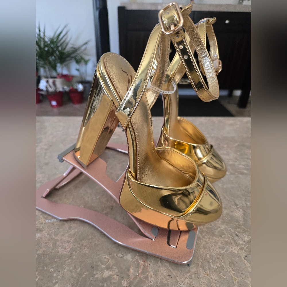 Antonio Melani x Nat Note Pia Mirror Metallic Platform Pumps. Gold  (Size 5.5)